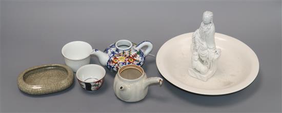 Small Chinese blanc de chine and polychrome porcelain items